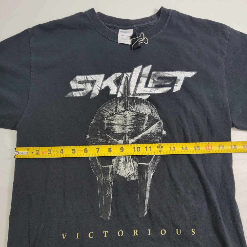 Skillet Victorious Black T-Shirt Men's Sz M Christian Rock Band Ancient‎ Helmet - Picture 6 of 7